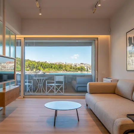 Live In Style Apartment *